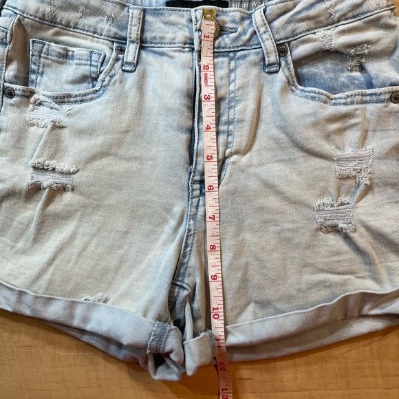 Aeropostale Distressed High Waisted Midi Stretch
Denim Shorts Size 4 - Picture 4 of 7